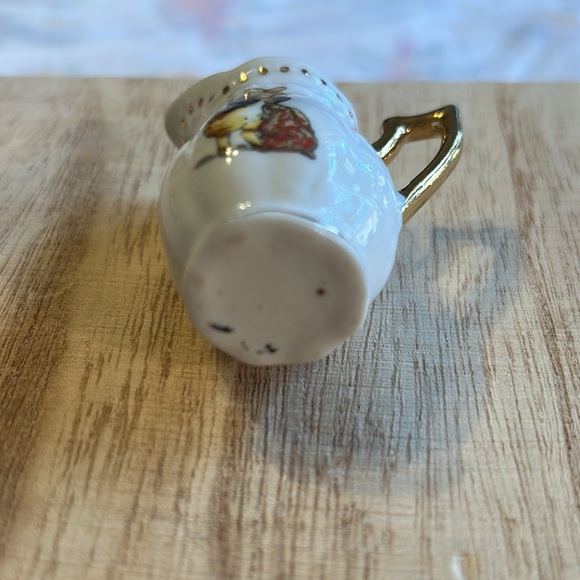 Vintage Miniature Creamer Milk Jug Beatrix Potter Peter Rabbit 2002? Porcelain - Picture 10 of 11